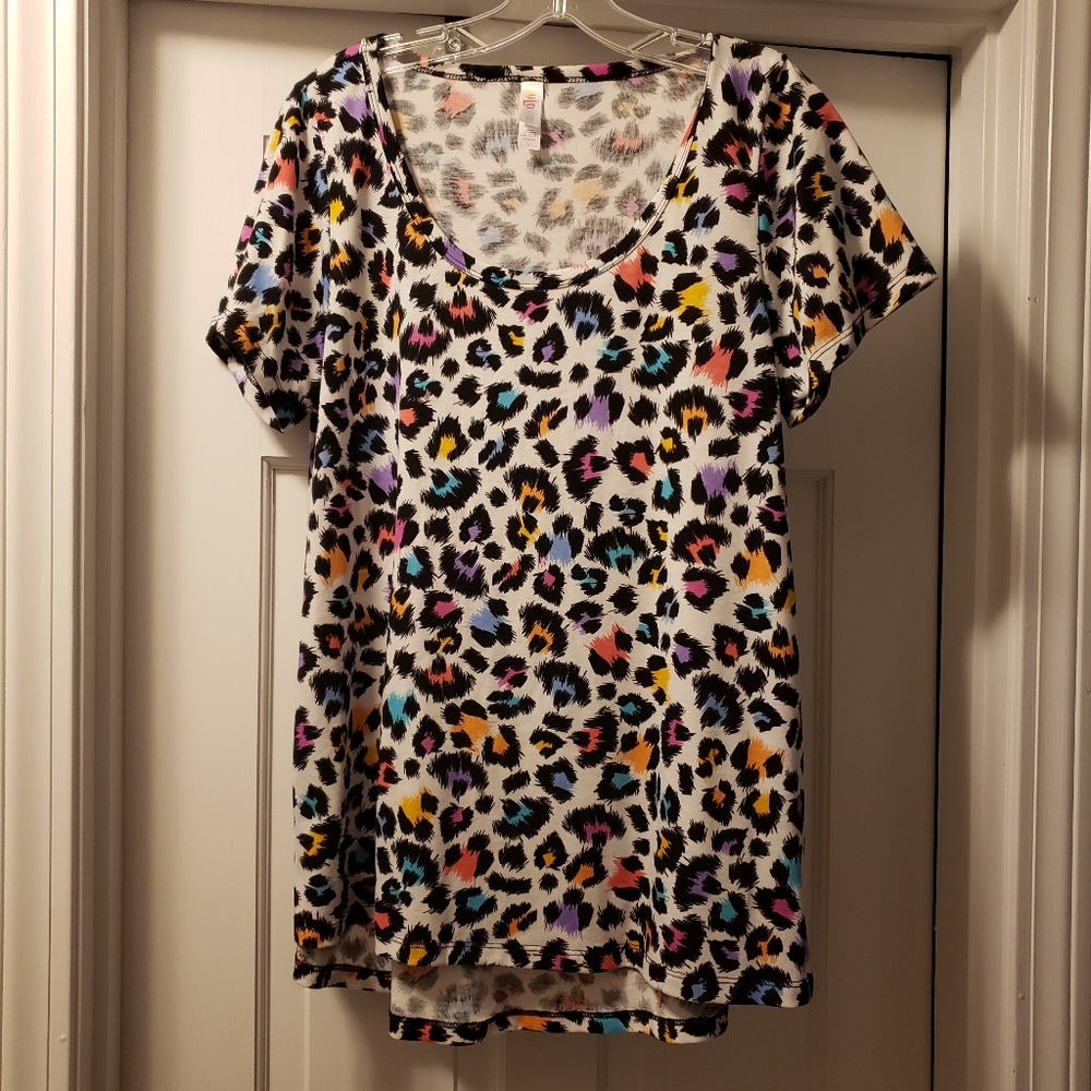 EUC Lularoe Classic T